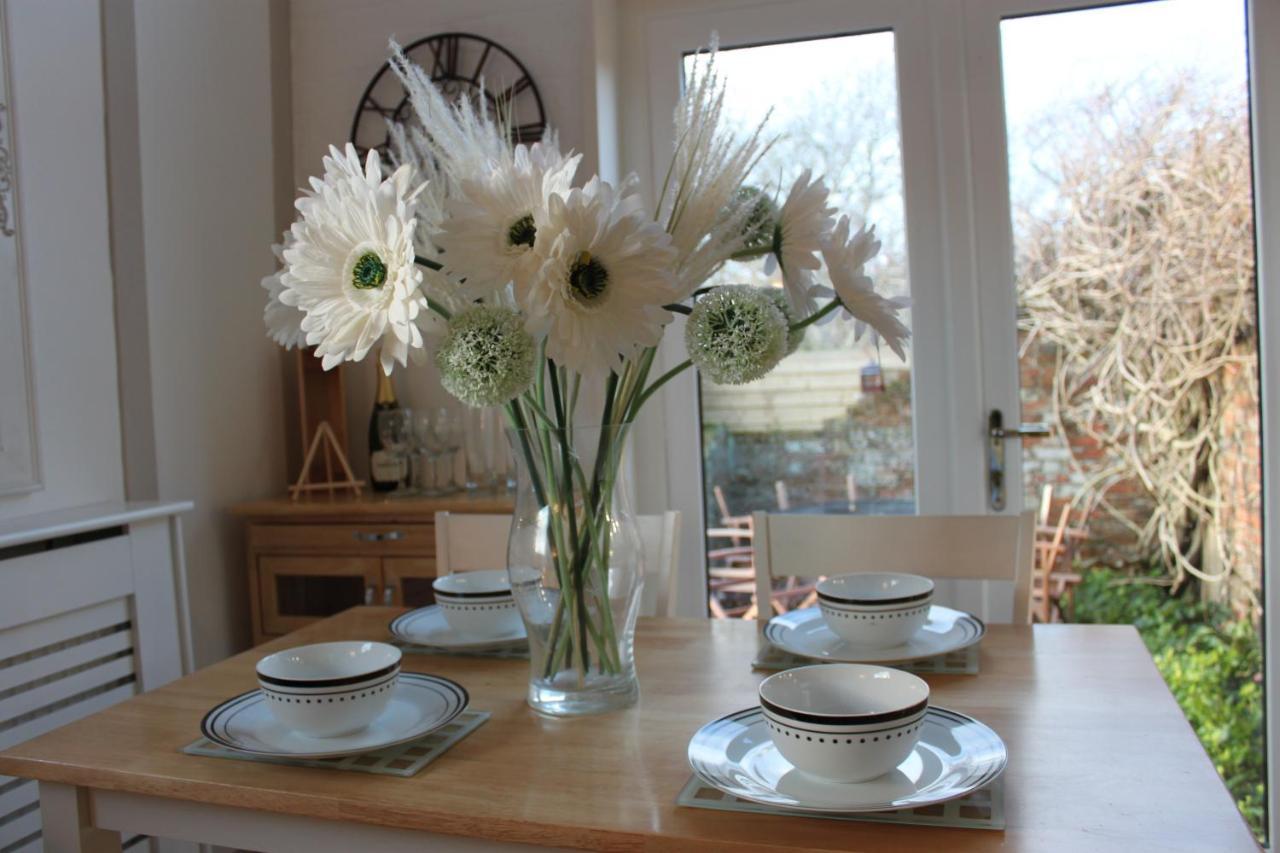 Beautiful Barn Conversion, 3 Bed, Hot Tub, Sauna, Gym, Enclosed Garden Ryde  Dış mekan fotoğraf