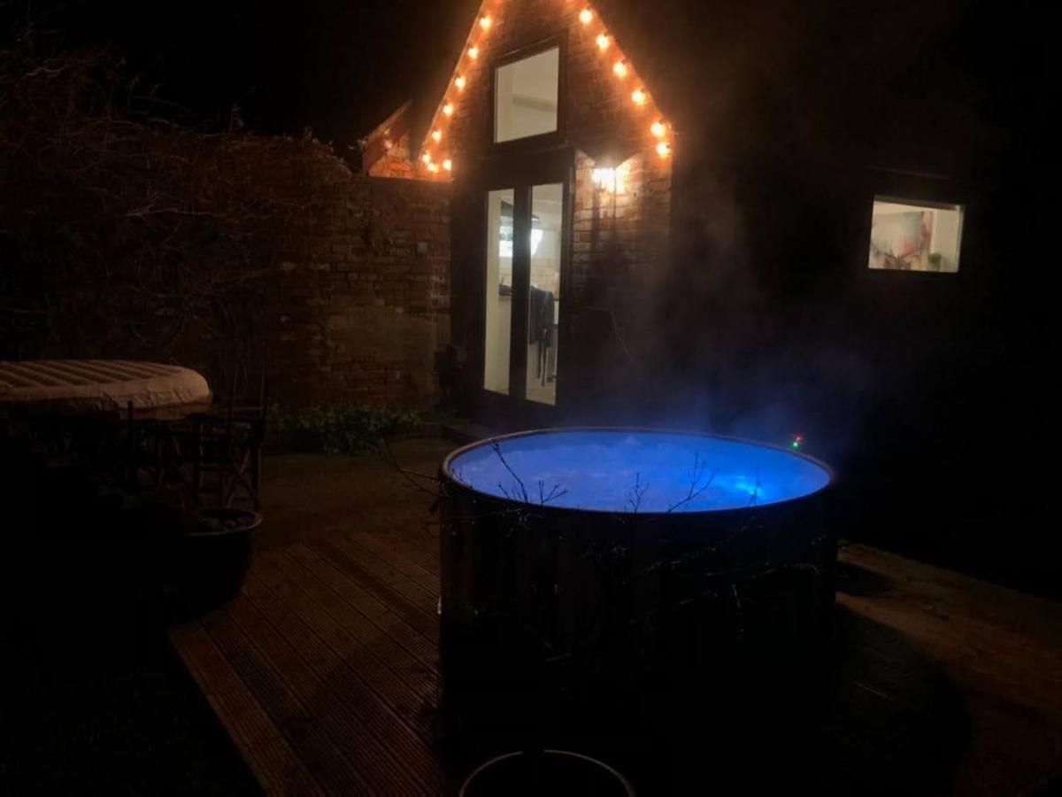 Beautiful Barn Conversion, 3 Bed, Hot Tub, Sauna, Gym, Enclosed Garden Ryde  Dış mekan fotoğraf